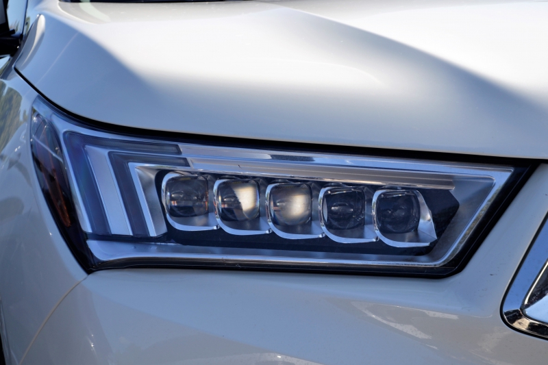 automobile-ST JEANNET-min_acura-headlamp-2834131